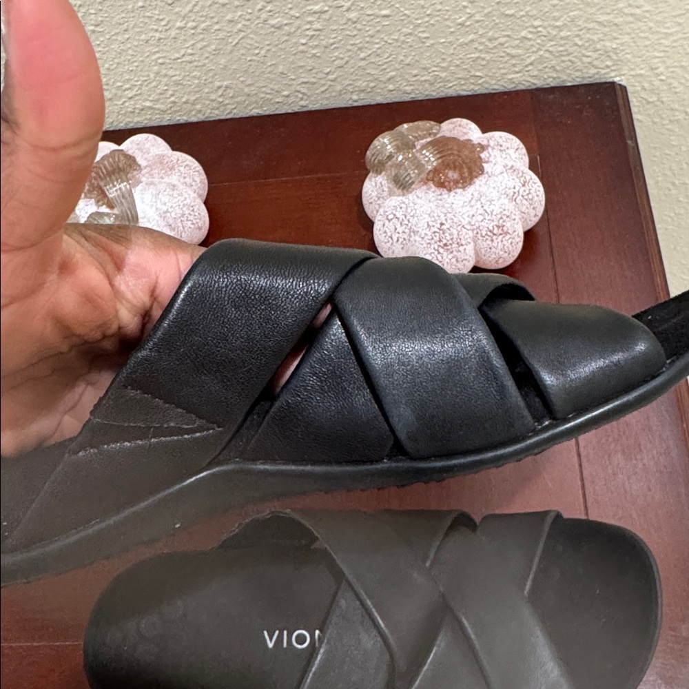 Vionic Juno Black Leather Slide Slip on Cross Strap Sandals Sz 8.5 - Picture 6 of 6